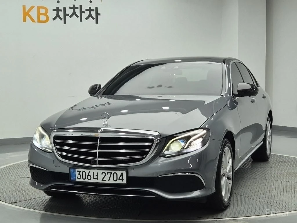Mercedes-Benz E 300 4MATIC Exclusive* 3D BURMESTER* HEAD-UP* 360 CAM* , снимка 2 - Автомобили и джипове - 55301375