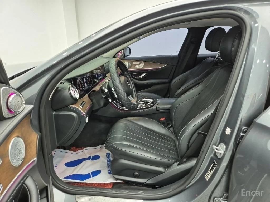Mercedes-Benz E 300 4MATIC Exclusive* 3D BURMESTER* HEAD-UP* 360 CAM* , снимка 6 - Автомобили и джипове - 55301375