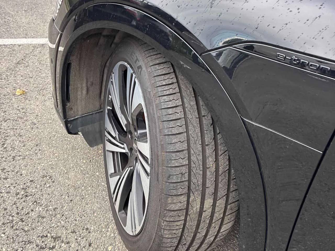 Audi E-Tron * quattro * CARFAX * ОПЦИЯ ЗА ФИНАНСИРАНЕ , снимка 16 - Автомобили и джипове - 55647591