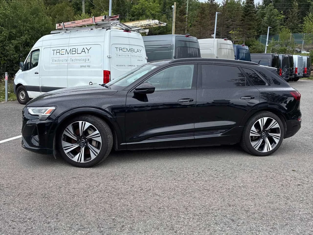 Audi E-Tron * quattro * CARFAX * ОПЦИЯ ЗА ФИНАНСИРАНЕ , снимка 2 - Автомобили и джипове - 55647591
