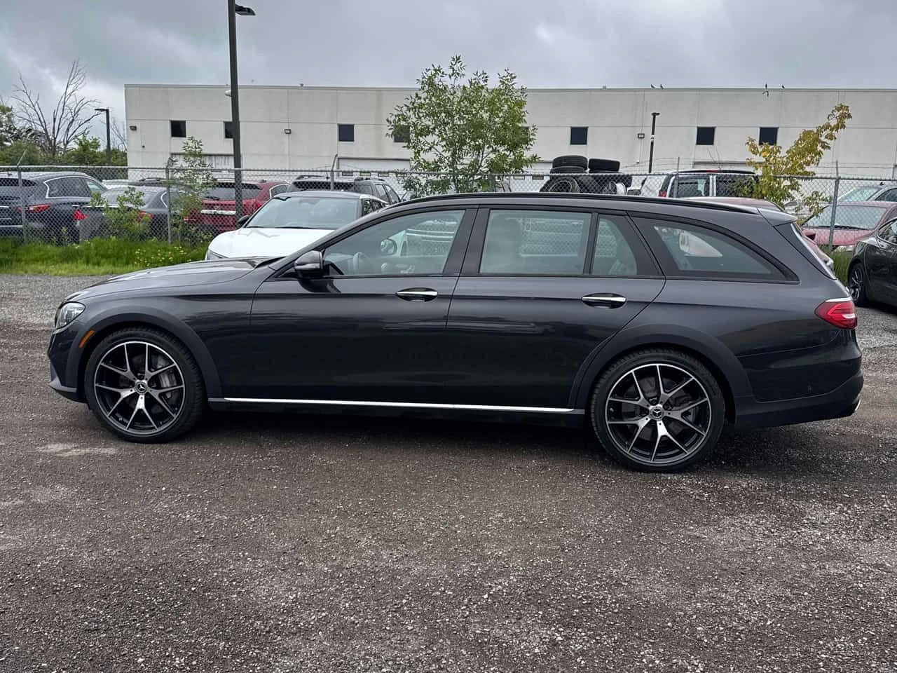 Mercedes-Benz E 450 4MATIC * BURMESTER* ДИСТРОНИК* 360 КАМЕРА* ПАНОРАМ, снимка 3 - Автомобили и джипове - 55689480