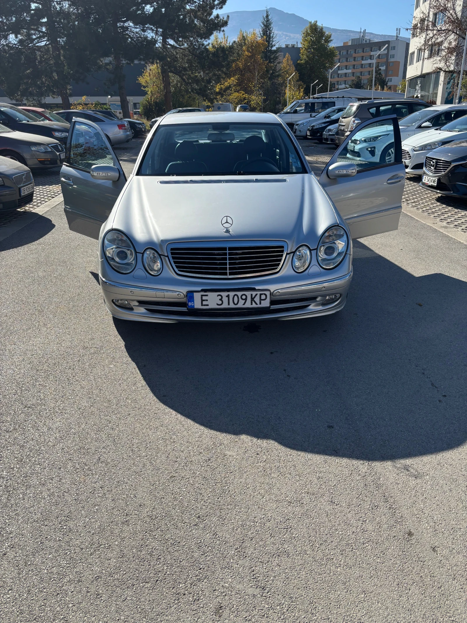 Mercedes-Benz E 320 Avantgarde, снимка 7 - Автомобили и джипове - 56733752