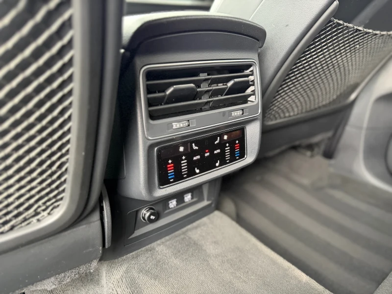 Audi SQ7 4.0TFSI* 7 МЕСТА * FULL * ТОП СЪСТОЯНИЕ * ЛИЗИНГ* , снимка 10 - Автомобили и джипове - 53384141