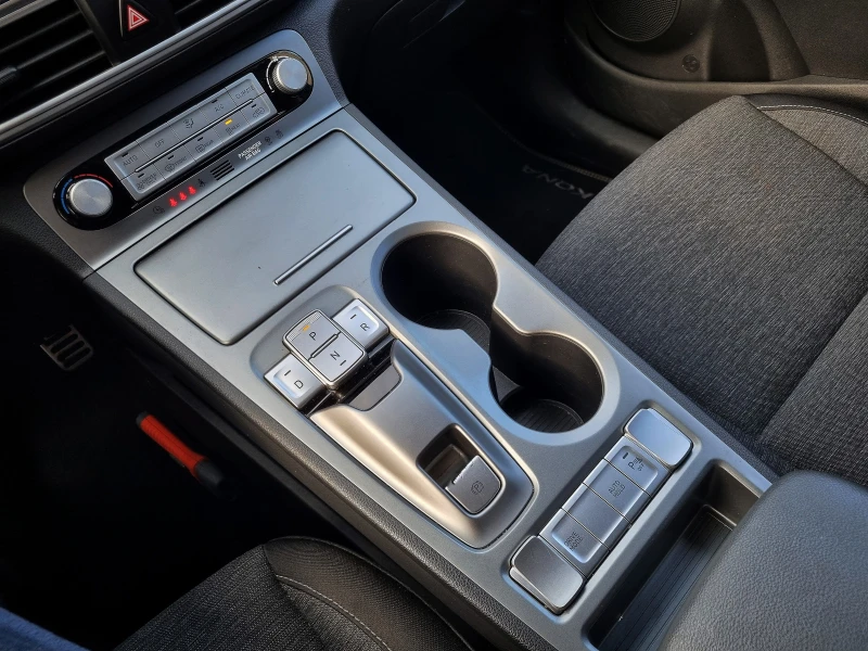 Hyundai Kona 64kw / SOH 100% / Термопомпа / Сервизна история, снимка 10 - Автомобили и джипове - 53393798