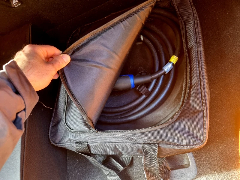 Hyundai Kona 64kw / SOH 100% / Термопомпа / Сервизна история, снимка 15 - Автомобили и джипове - 53393798