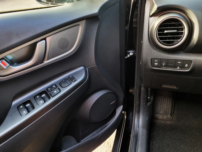 Hyundai Kona 64kw / SOH 100% / Термопомпа / Сервизна история, снимка 9 - Автомобили и джипове - 53393798