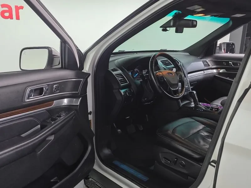 Ford Explorer 2.3 AWD, снимка 10 - Автомобили и джипове - 54351916