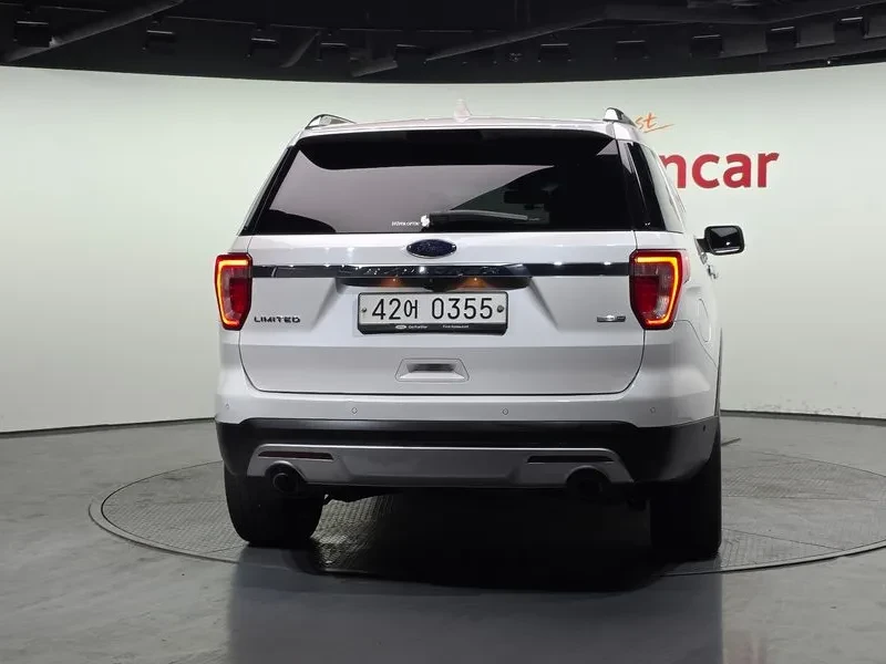 Ford Explorer 2.3 AWD, снимка 4 - Автомобили и джипове - 54351916