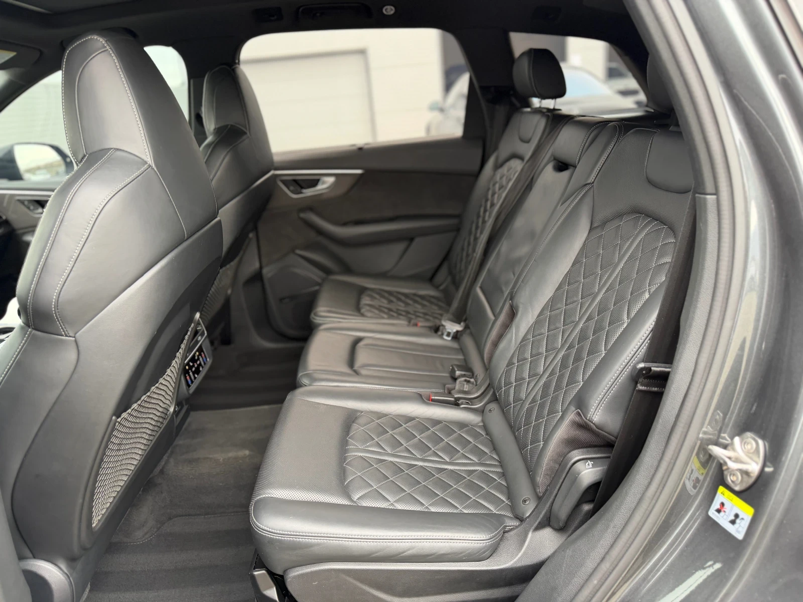 Audi SQ7 4.0TFSI* 7 МЕСТА * FULL * ТОП СЪСТОЯНИЕ * ЛИЗИНГ*  - изображение 8