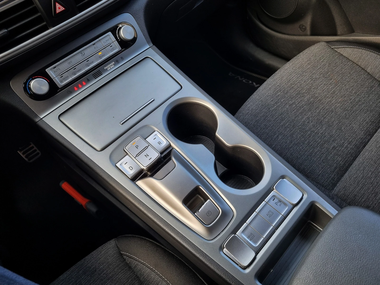 Hyundai Kona 64kw / SOH 100% / Термопомпа / Сервизна история - изображение 10