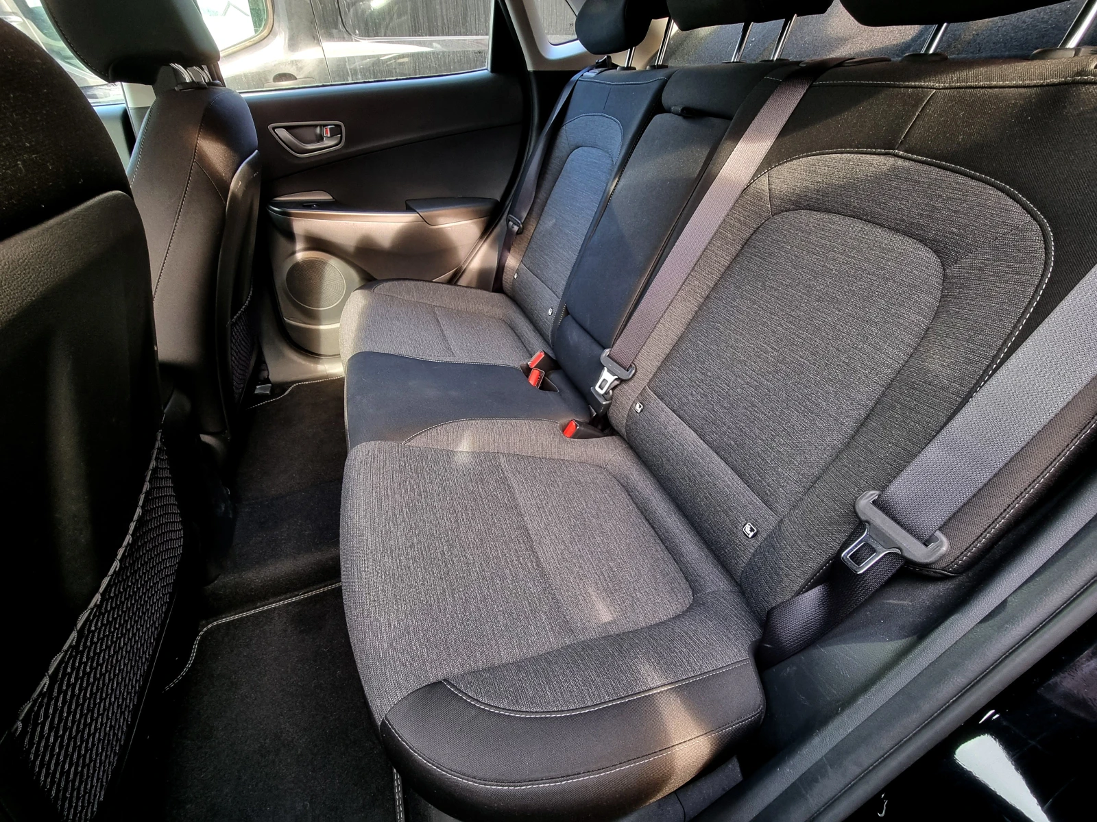 Hyundai Kona 64kw / SOH 100% / Термопомпа / Сервизна история, снимка 12 - Автомобили и джипове - 53491679