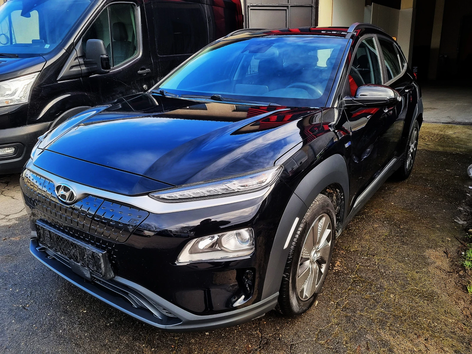 Hyundai Kona 64kw / SOH 100% / Термопомпа / Сервизна история