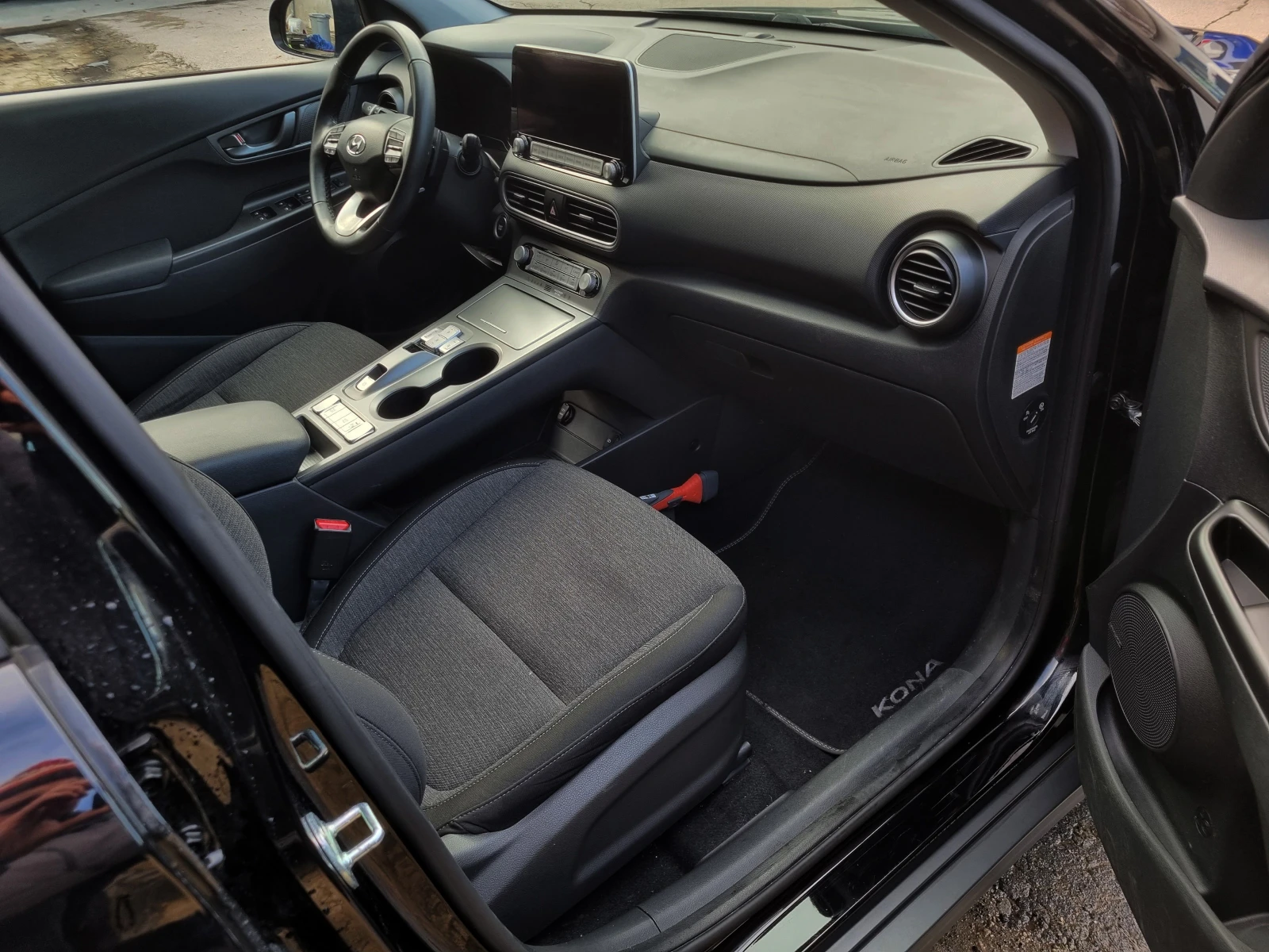 Hyundai Kona 64kw / SOH 100% / Термопомпа / Сервизна история, снимка 11 - Автомобили и джипове - 53491679