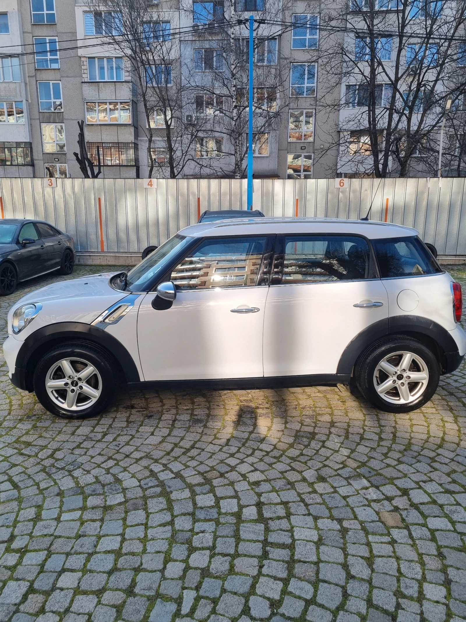 Mini Countryman ONE, снимка 3 - Автомобили и джипове - 53643943