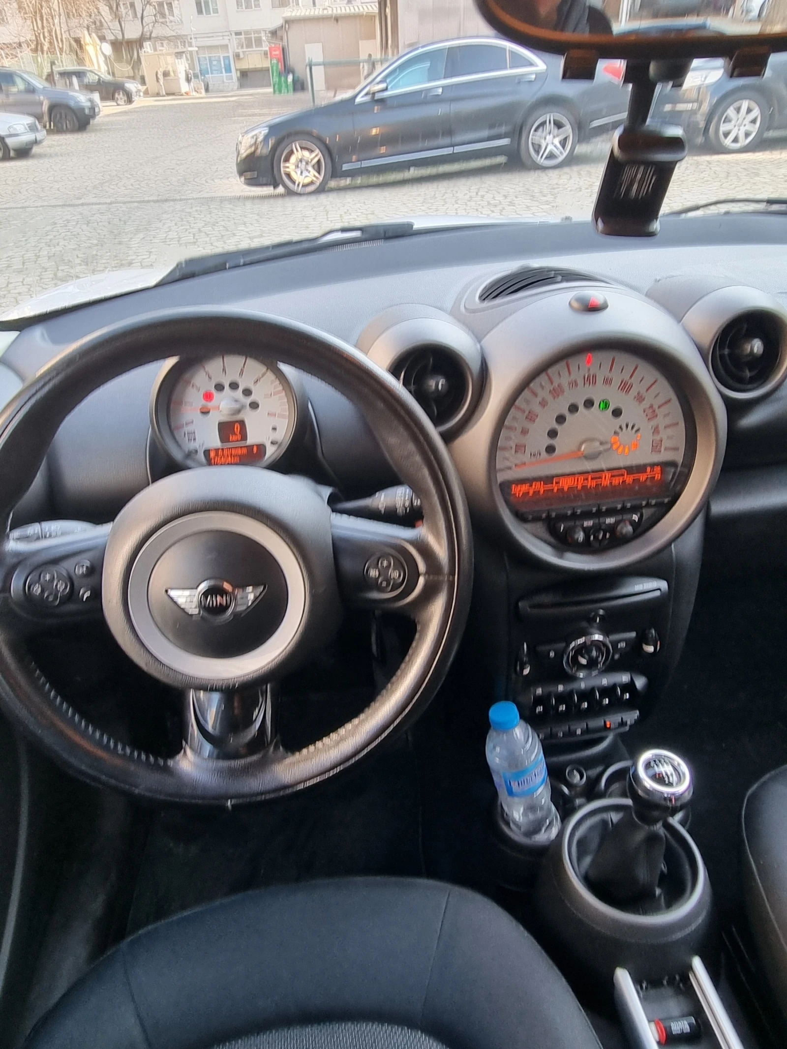 Mini Countryman ONE, снимка 9 - Автомобили и джипове - 53643943