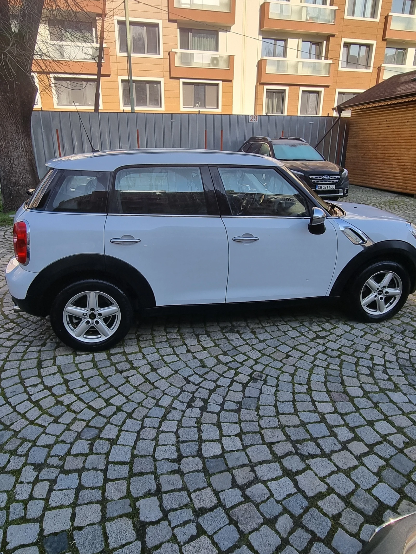 Mini Countryman ONE, снимка 4 - Автомобили и джипове - 53643943