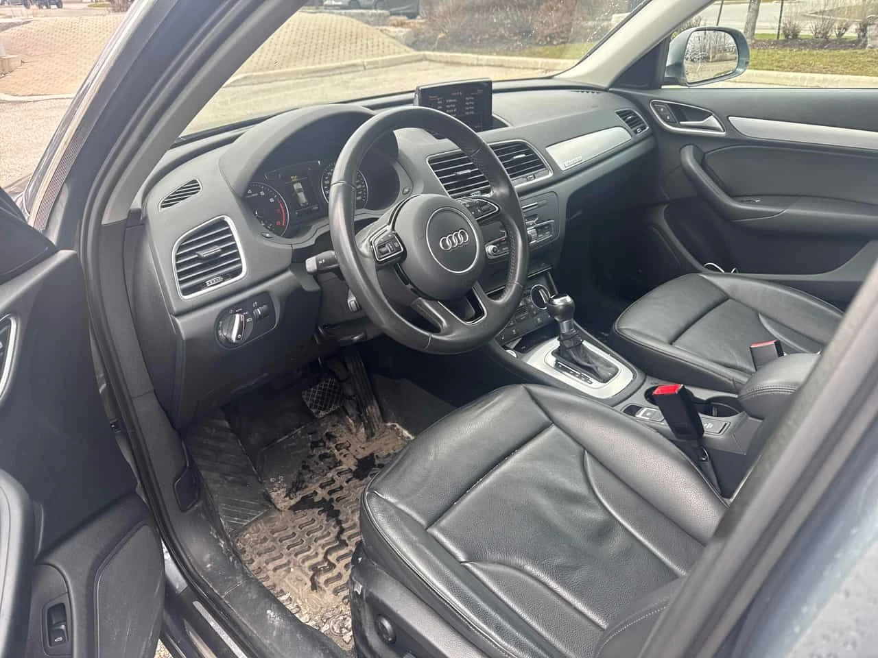 Audi Q3 * Progressiv * CARFAX * ПАНО * 2 КЛЮЧА * , снимка 5 - Автомобили и джипове - 54093907