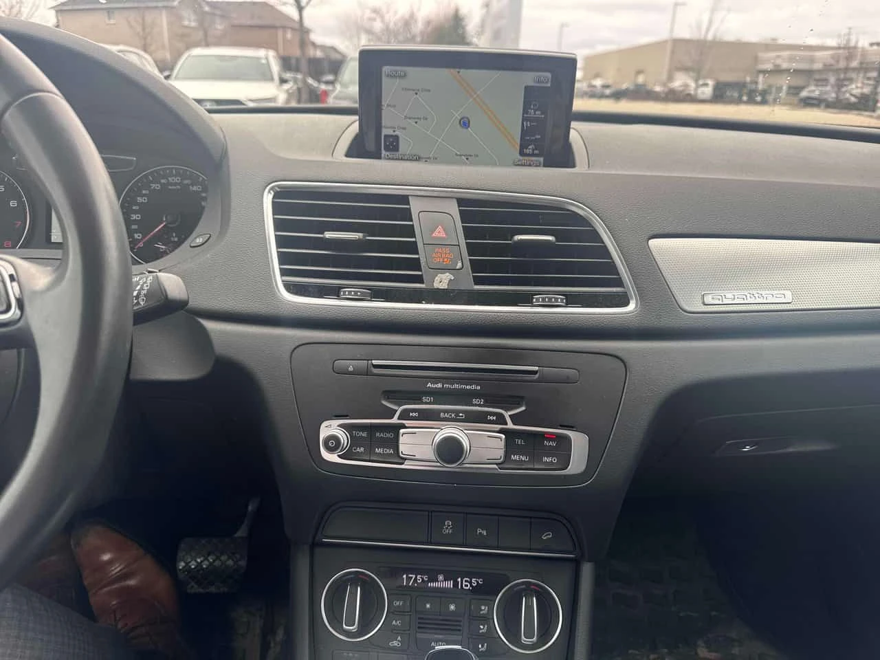 Audi Q3 * Progressiv * CARFAX * ПАНО * 2 КЛЮЧА * , снимка 9 - Автомобили и джипове - 54093907