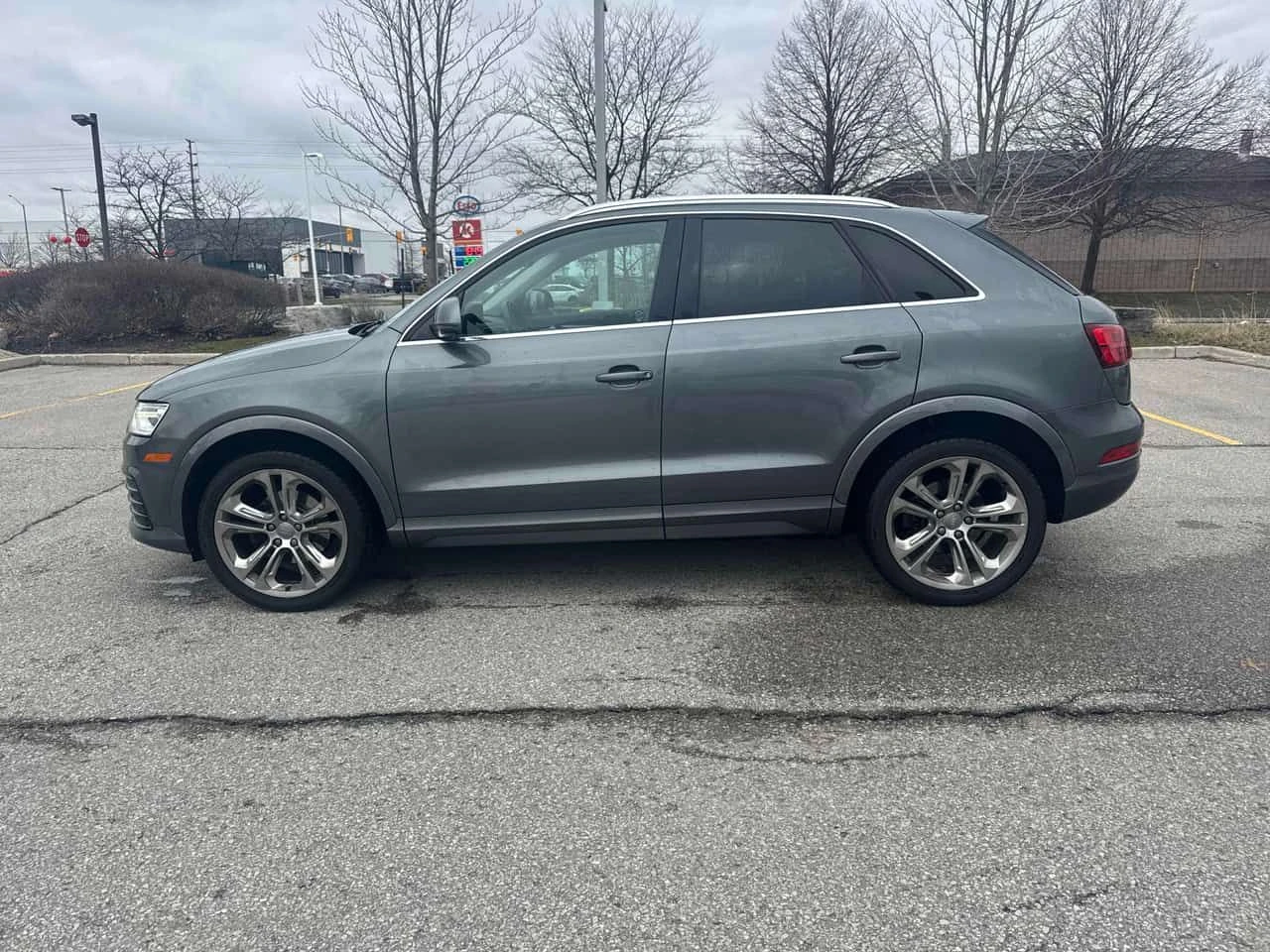 Audi Q3 * Progressiv * CARFAX * ПАНО * 2 КЛЮЧА * , снимка 2 - Автомобили и джипове - 54093907