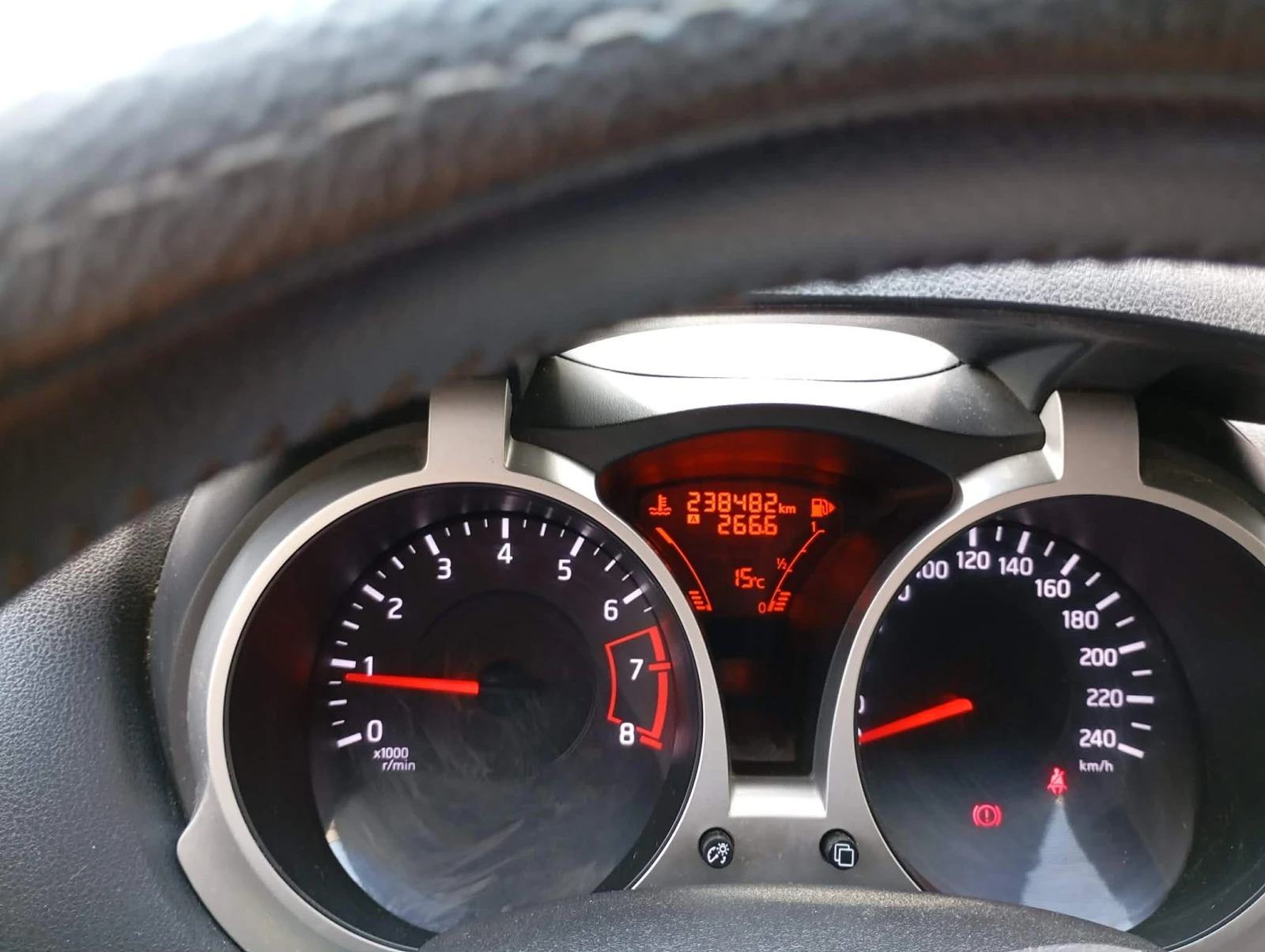 Nissan Juke 1.6 газ-бензин, снимка 8 - Автомобили и джипове - 54259374