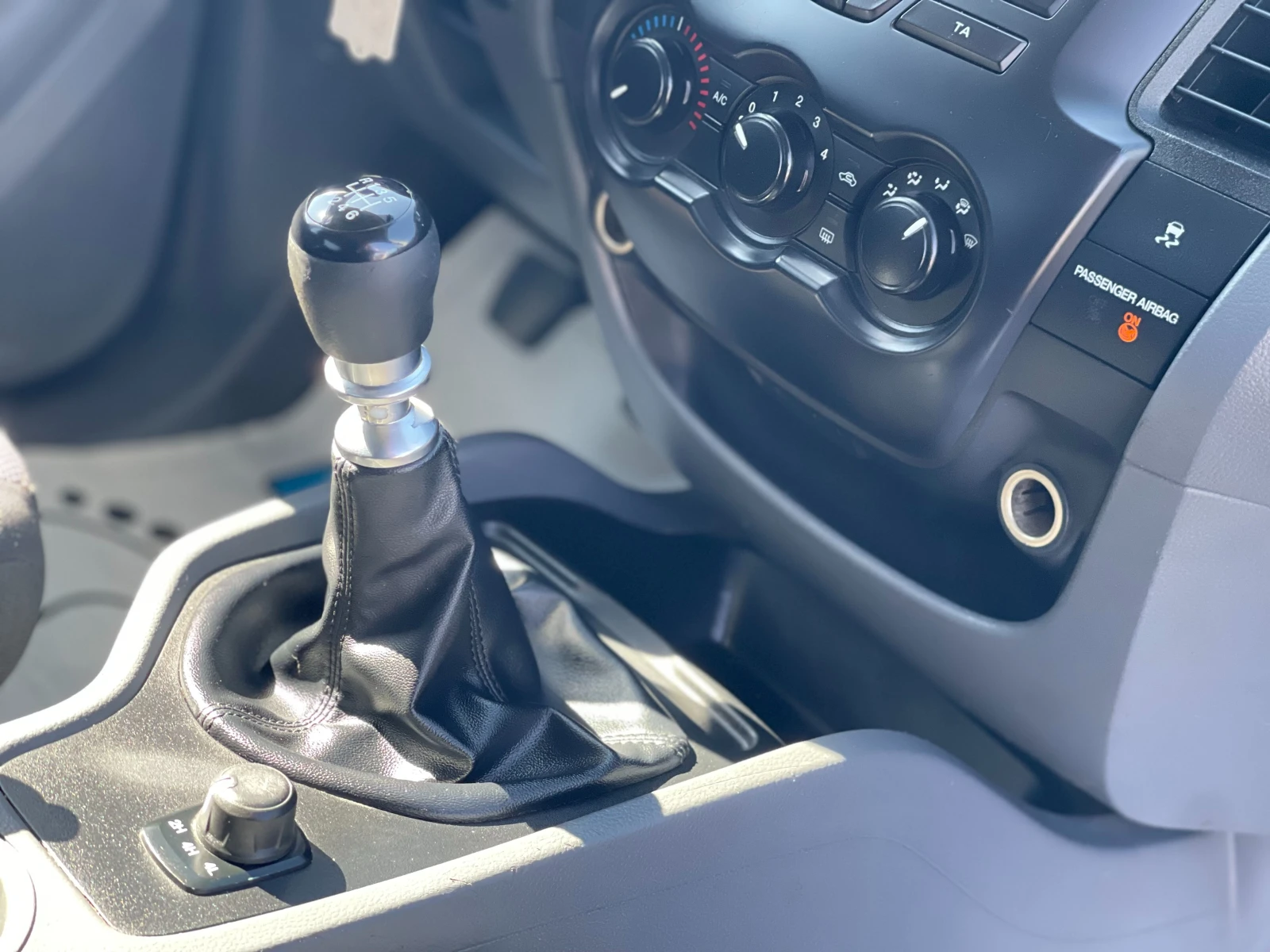 Ford Ranger 2.2TDCi 4x4, снимка 11 - Автомобили и джипове - 54340063