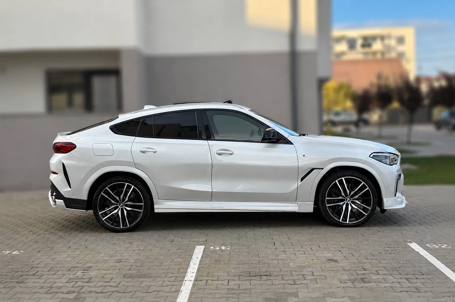 BMW X6 30d xDrive Individual M Sport Laser Sky Lounge H&K, снимка 6 - Автомобили и джипове - 55135453