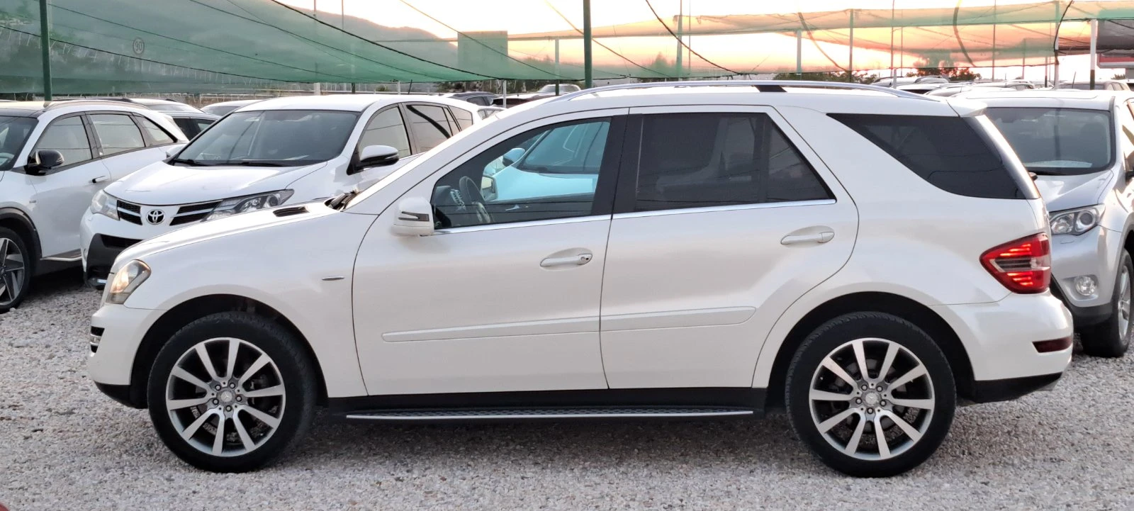 Mercedes-Benz ML 350 CDI 4x4 Grand Edition  Full екстир, снимка 4 - Автомобили и джипове - 55483810