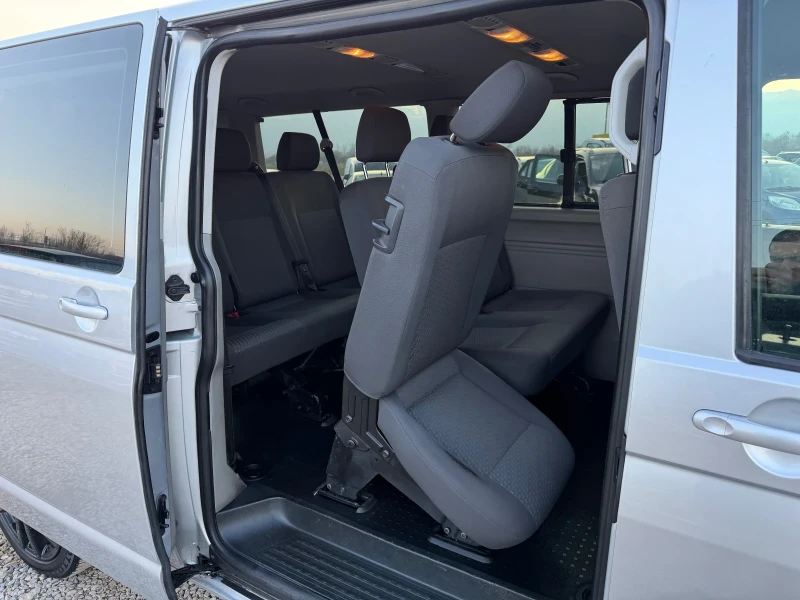 VW Caravelle 2.0TDI-140PS-9МЕСТЕН-4Х4, снимка 11 - Бусове и автобуси - 53196043