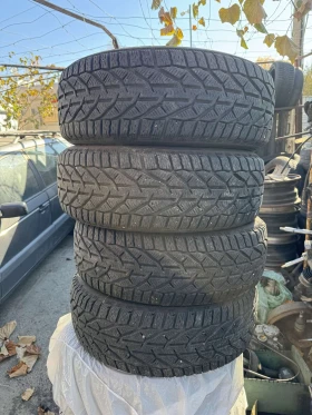 Гуми Зимни 215/65R16, снимка 1 - Гуми и джанти - 47946777