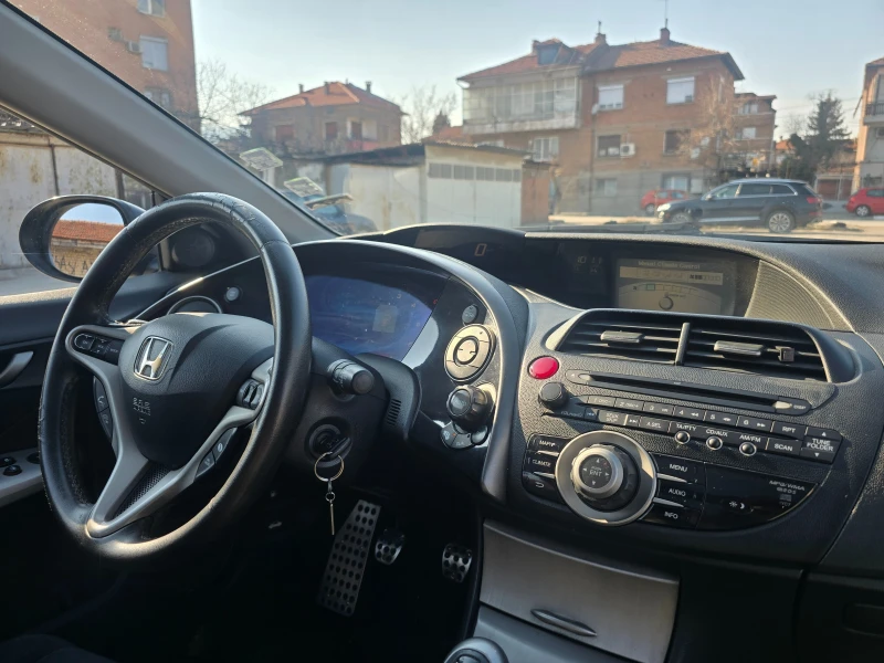 Honda Civic ВСИЧКИ ЕКСТРИ | 2.2 CTDI, снимка 12 - Автомобили и джипове - 49271481