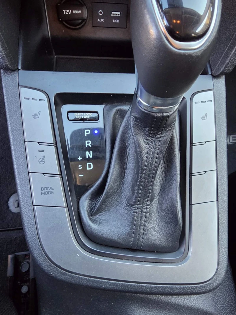 Hyundai Elantra 2.0 автоматик, снимка 10 - Автомобили и джипове - 52787896