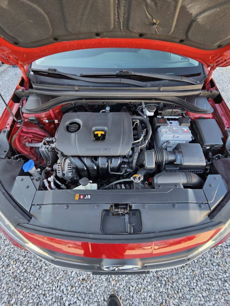 Hyundai Elantra 2.0 автоматик, снимка 12 - Автомобили и джипове - 52787896