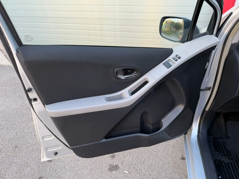 Toyota Yaris 1.4D-4D AUTOMATIK NAVI EVRO 5A ЛИЗИНГ!!!, снимка 12 - Автомобили и джипове - 52851468