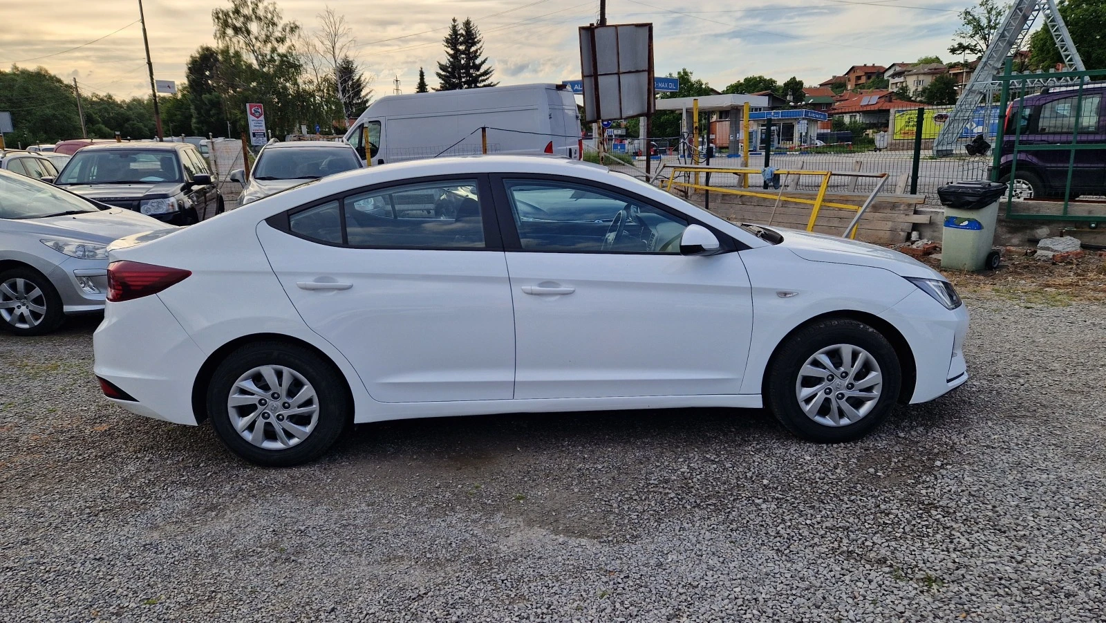 Hyundai Elantra 1.6i ГАЗ.ИНЖ. - изображение 7