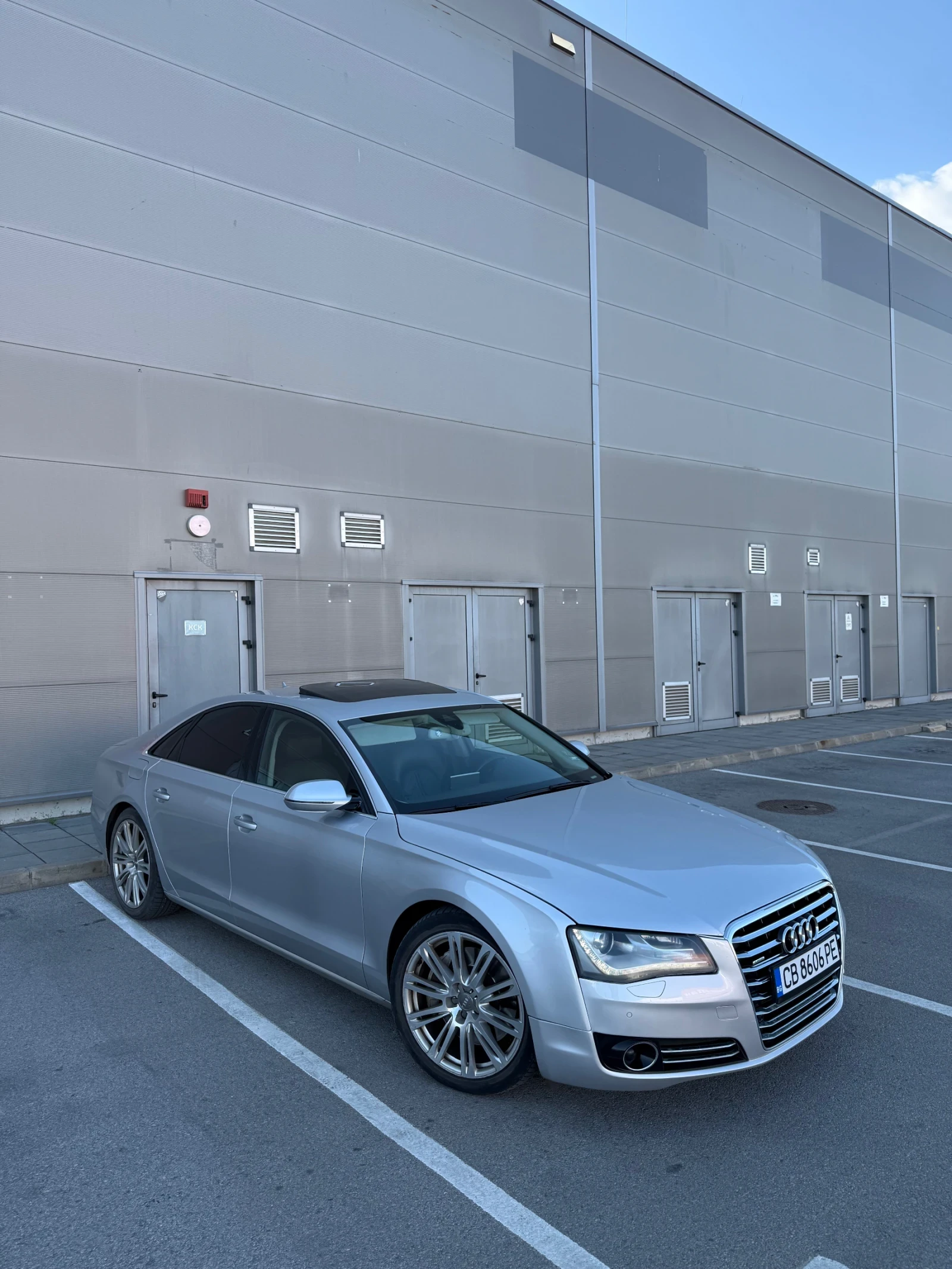 Audi A8 4.2 TDI ОБСЛУЖЕН! ВСИЧКИ ЕКСТРИ! - изображение 4