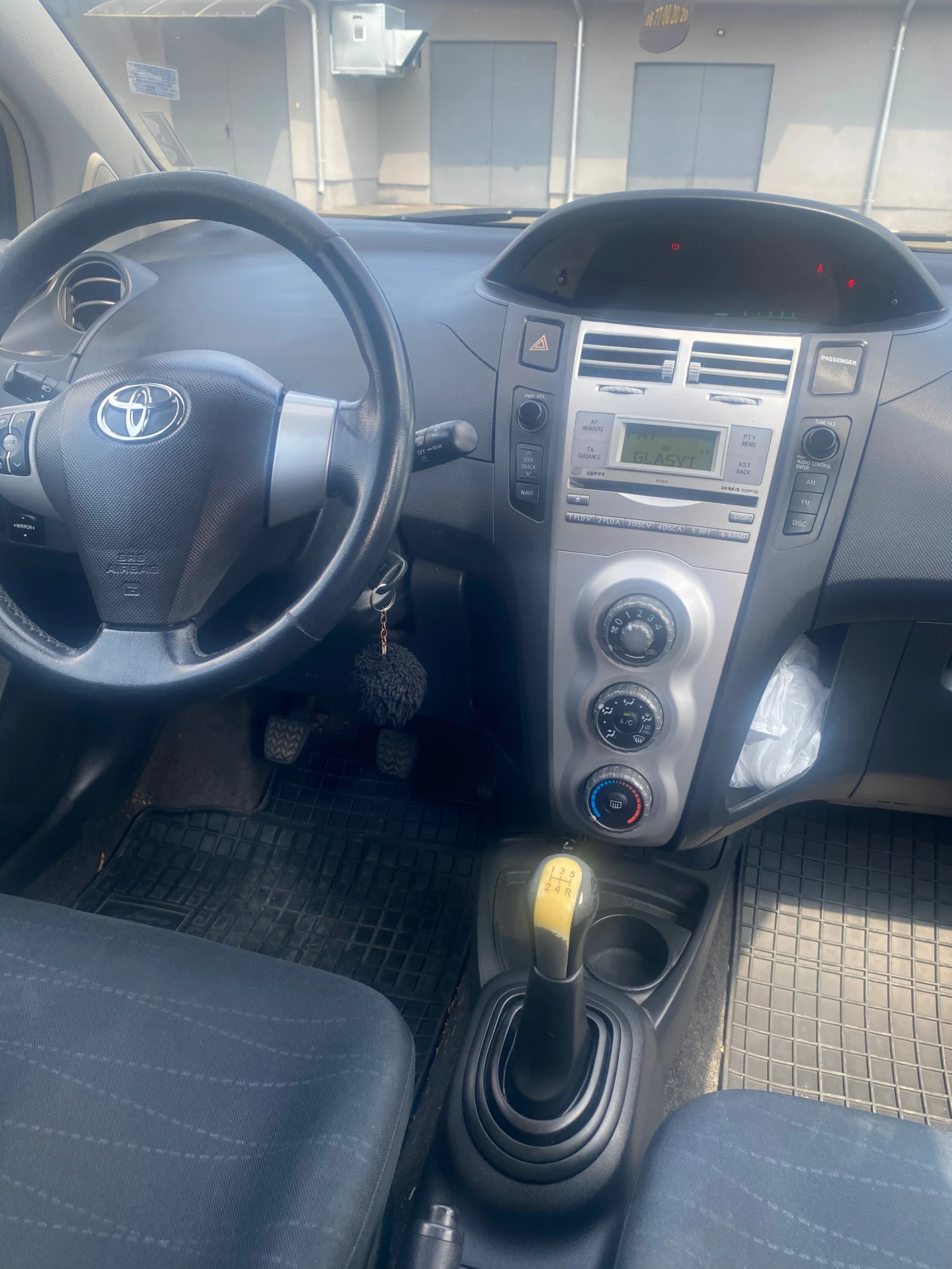 Toyota Yaris  - изображение 5