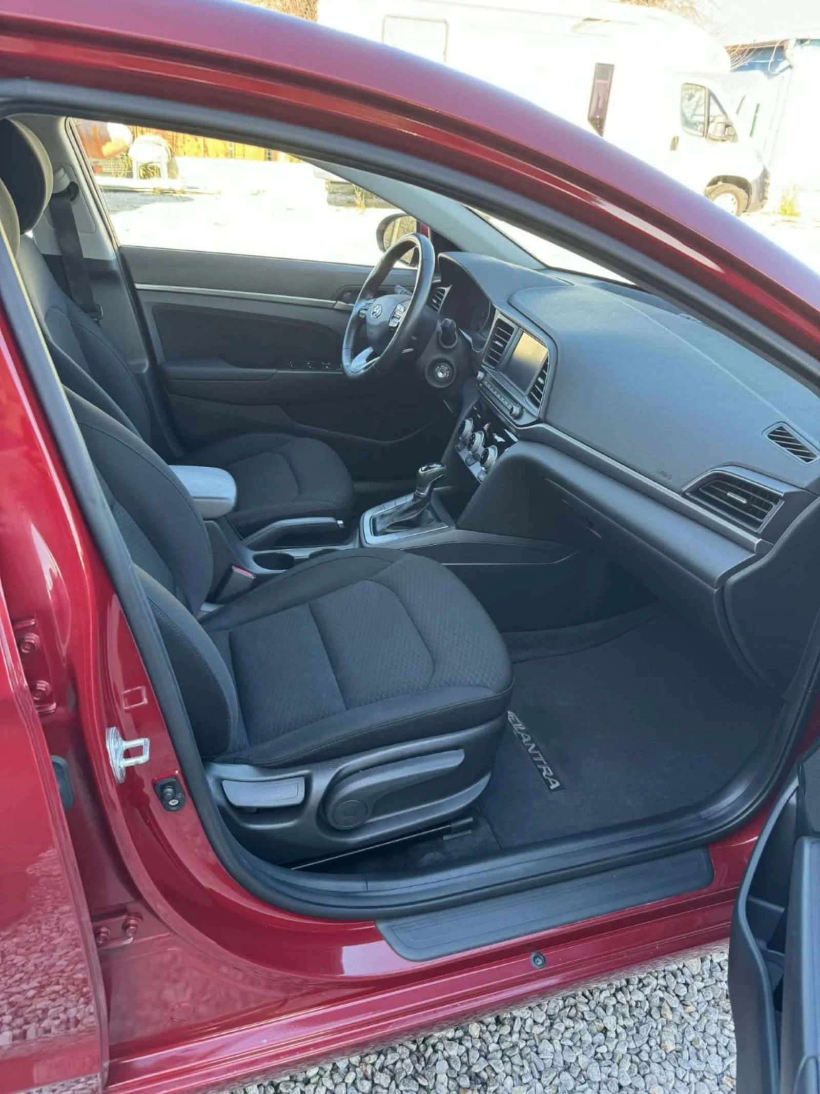 Hyundai Elantra 2.0 автоматик - изображение 7