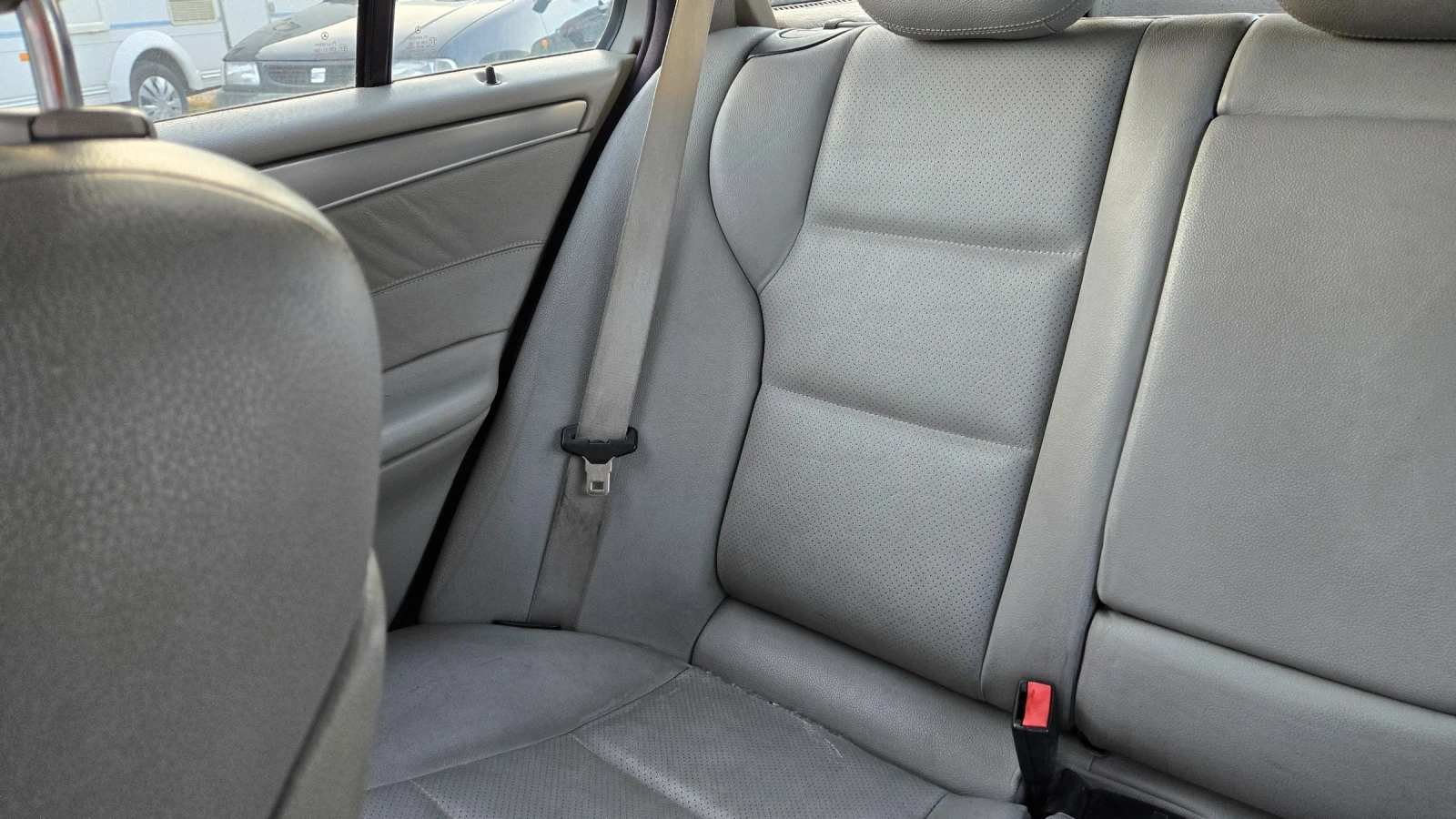 Mercedes-Benz C 220 Avangarde, снимка 8 - Автомобили и джипове - 53829223