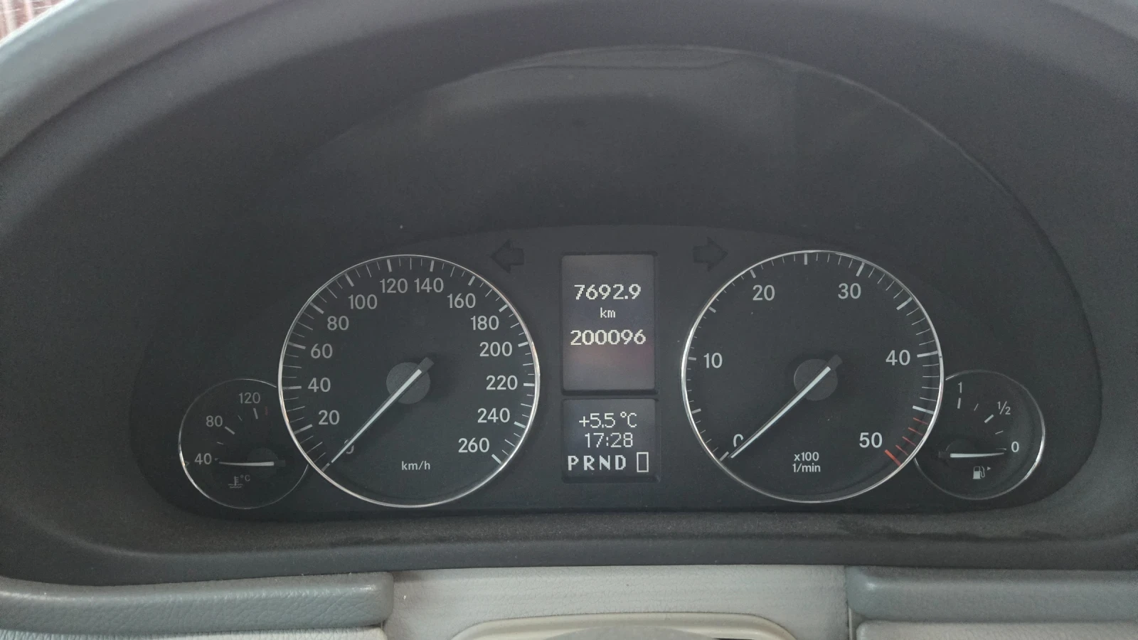 Mercedes-Benz C 220 Avangarde, снимка 12 - Автомобили и джипове - 53829223