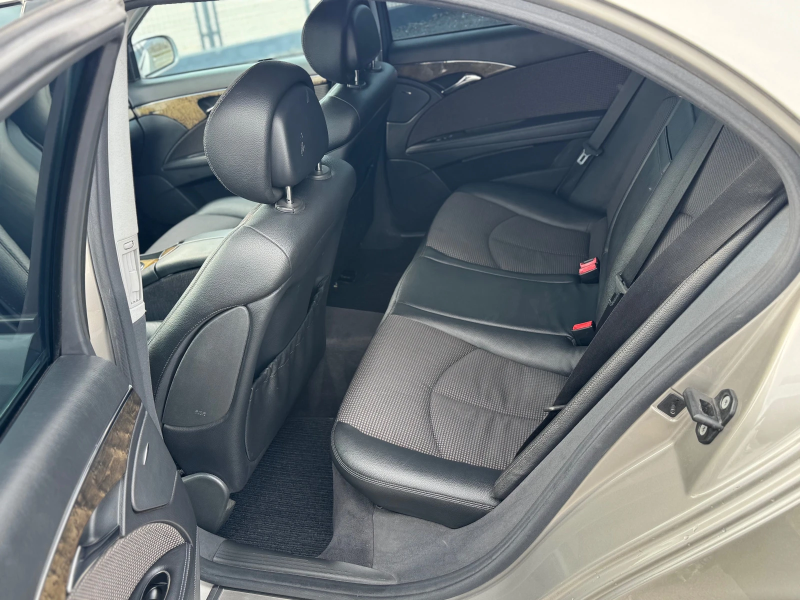 Mercedes-Benz E 320 CDI, снимка 4 - Автомобили и джипове - 53915261