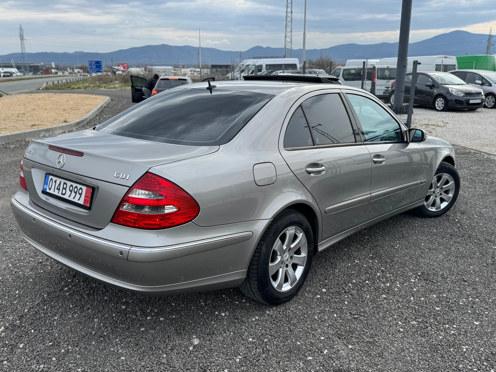 Mercedes-Benz E 320 CDI, снимка 3 - Автомобили и джипове - 53915261
