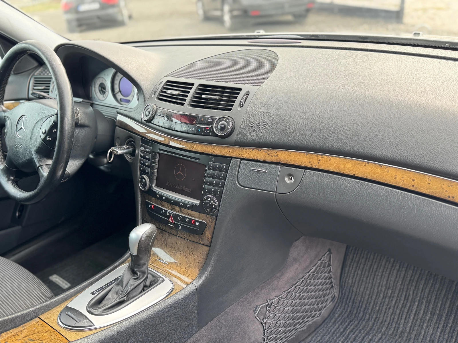 Mercedes-Benz E 320 CDI, снимка 7 - Автомобили и джипове - 53915261