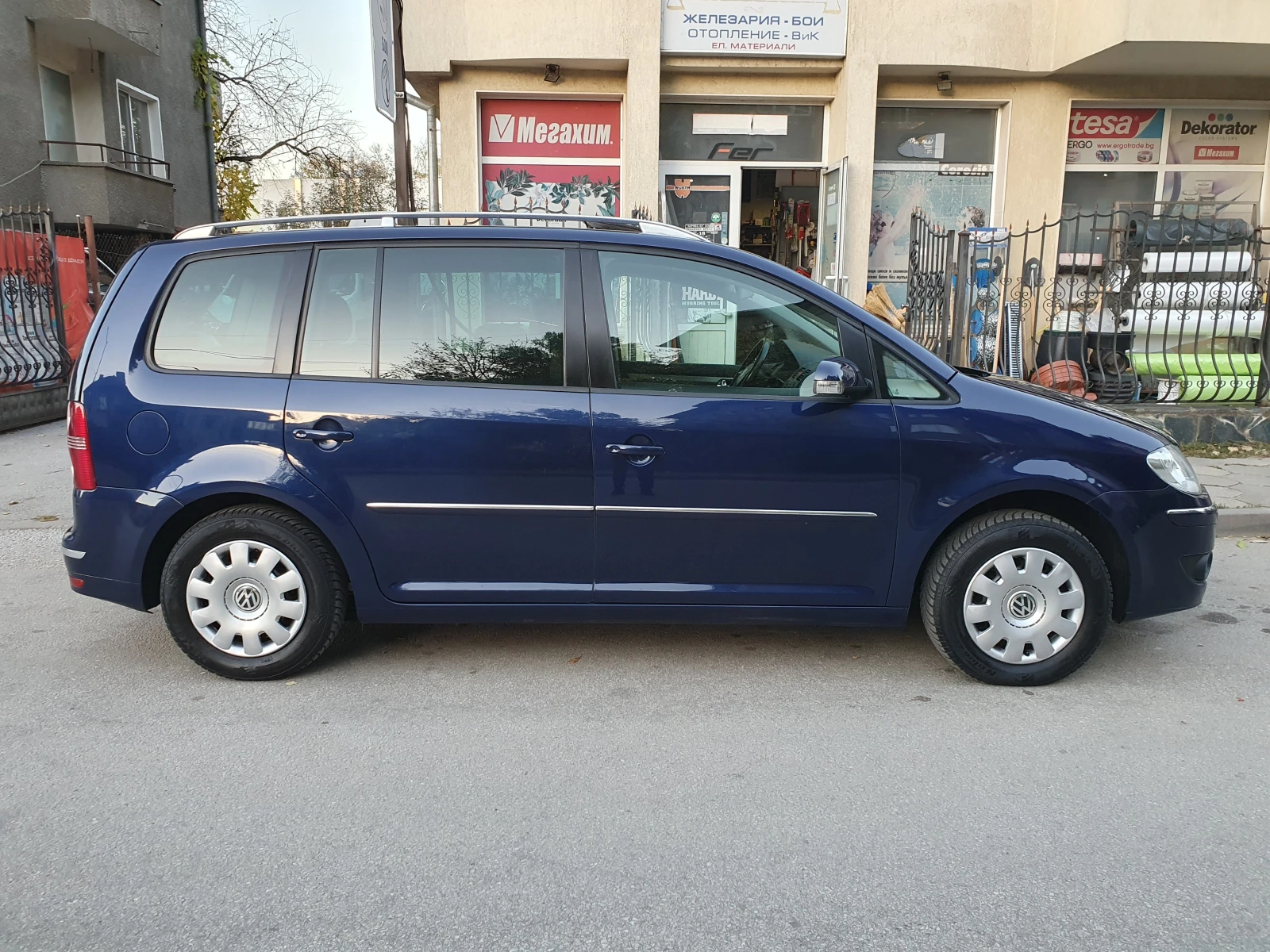 VW Touran 1.6FSI-116K.S., снимка 2 - Автомобили и джипове - 54154049