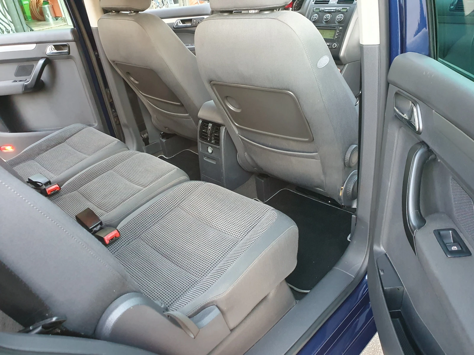 VW Touran 1.6FSI-116K.S., снимка 13 - Автомобили и джипове - 54154049