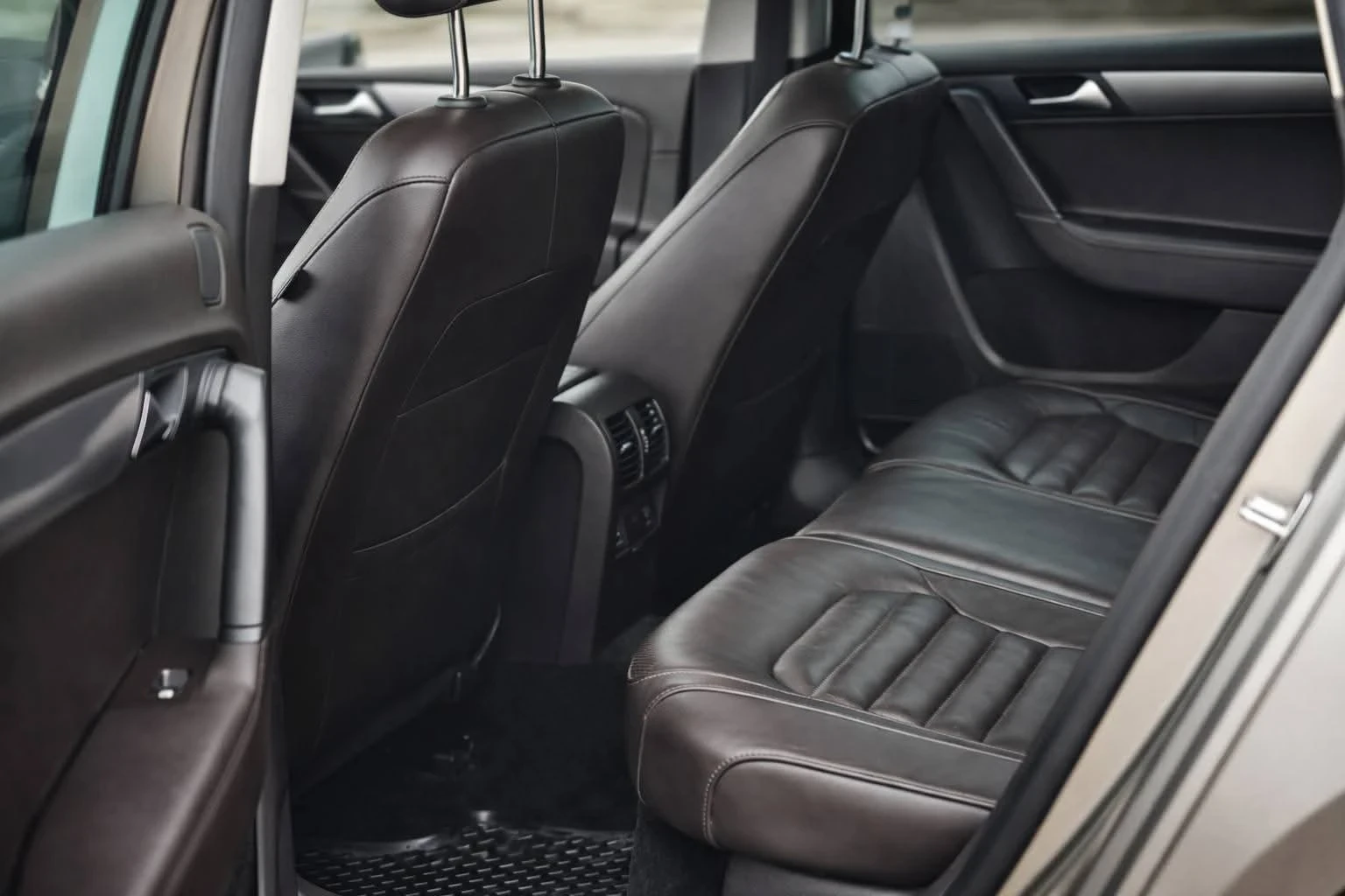 VW Passat 2.0 TDI DSG 4Motion, снимка 13 - Автомобили и джипове - 54361561