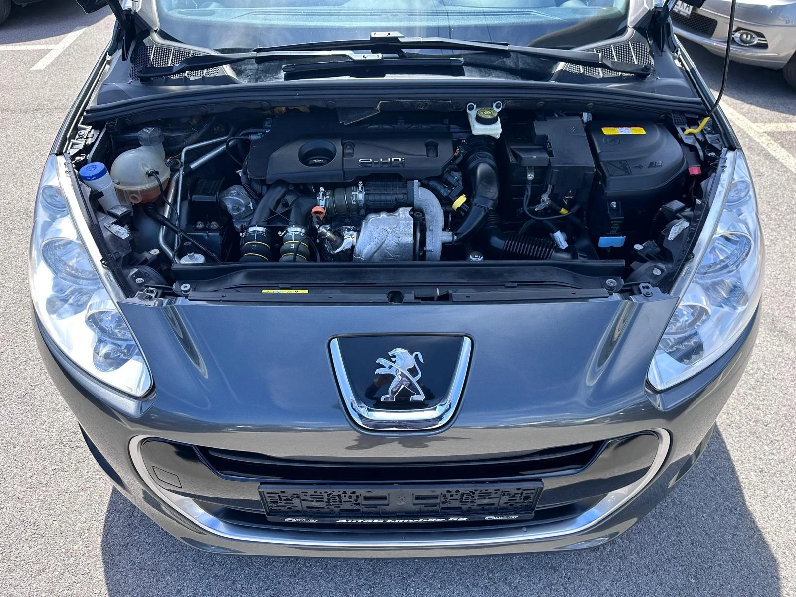 Peugeot 308 1.6 HDI Фейслифт !, снимка 8 - Автомобили и джипове - 54490974