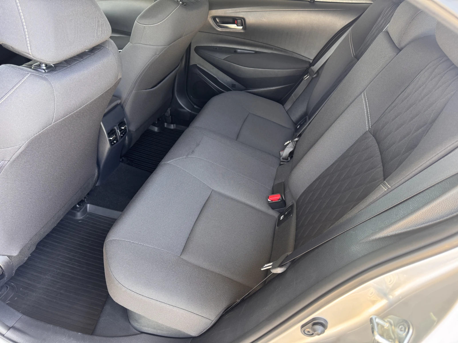 Toyota Corolla EXECUTIVE/1.8 HYBRID/122к.с./е-CVT/ГАРАНЦИЯ, снимка 10 - Автомобили и джипове - 54771842