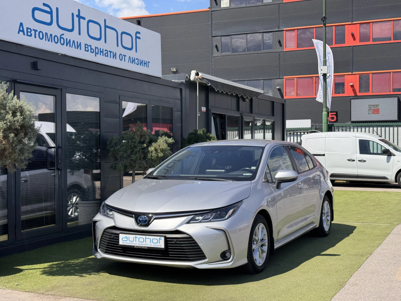 Toyota Corolla EXECUTIVE/1.8 HYBRID/122к.с./е-CVT/ГАРАНЦИЯ