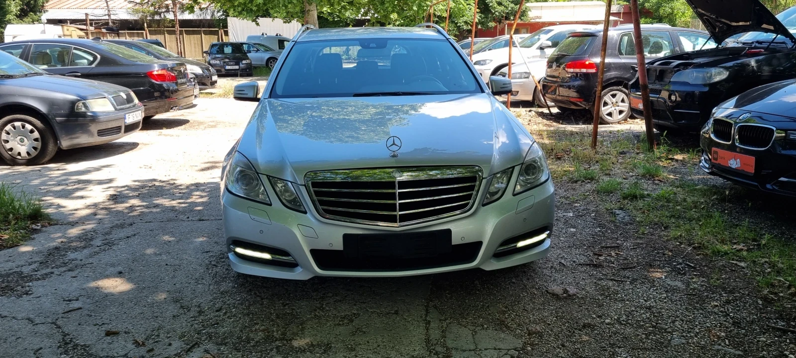 Mercedes-Benz E 220 2.2CDI Avantgarde, снимка 2 - Автомобили и джипове - 54834439