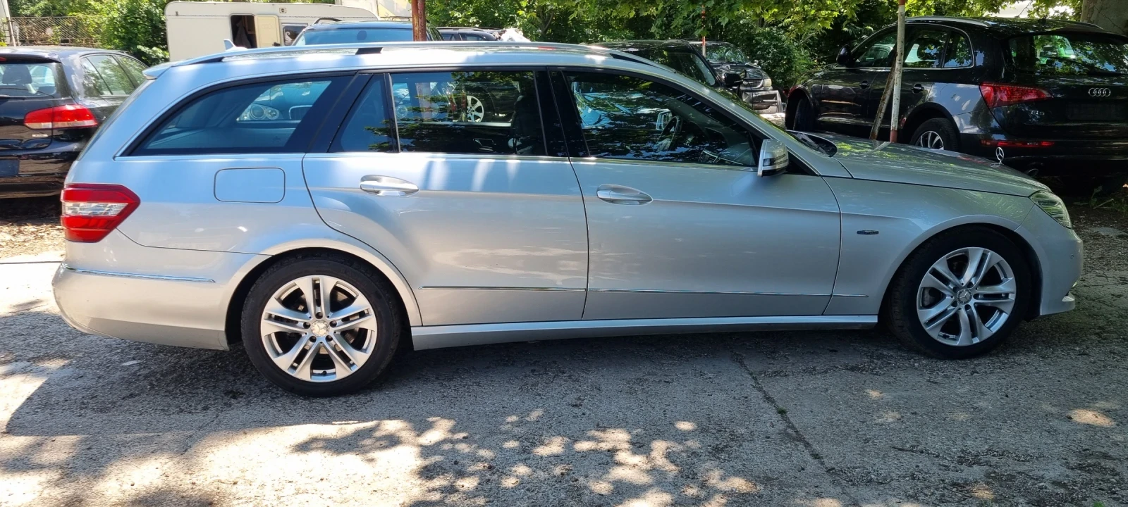 Mercedes-Benz E 220 2.2CDI Avantgarde, снимка 4 - Автомобили и джипове - 54834439